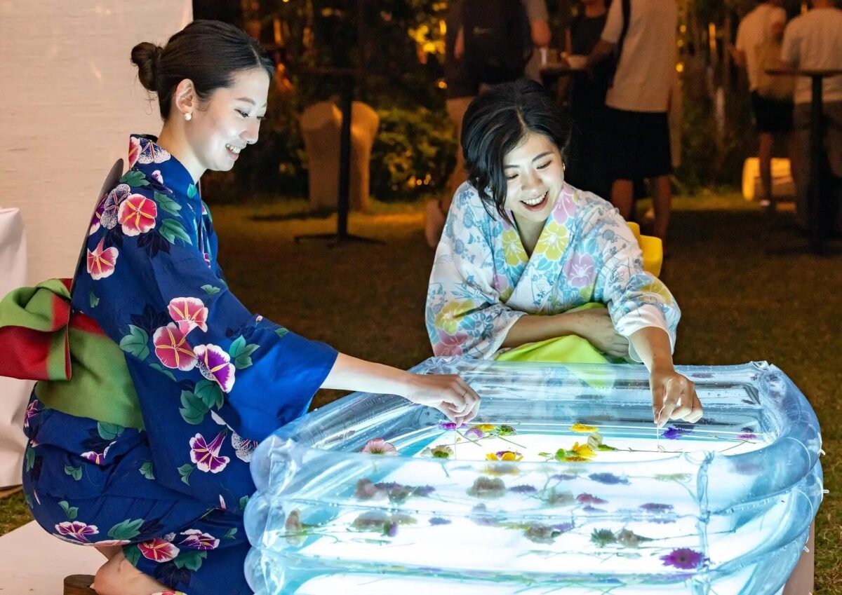 麻布台ヒルズ 納涼祭り 2025｜8月8日～11日開催！グルメ屋台＆涼やかな縁日、神輿も登場する夏イベント